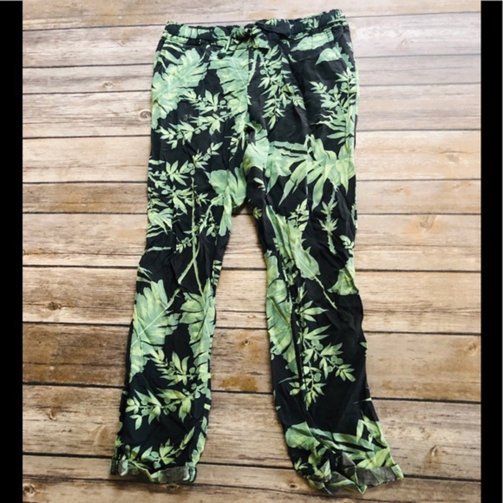 Gapkids lightweight pants with cute patter…